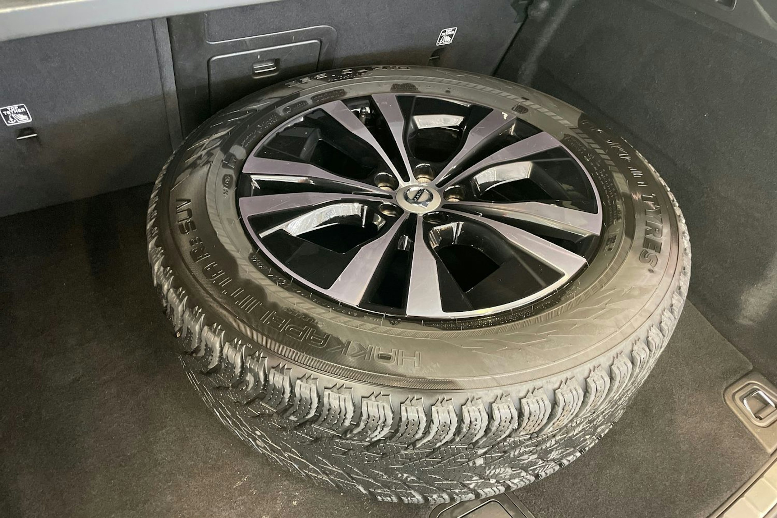 harmaa Volvo XC60 2021 kuva 13.