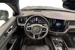 Musta Volvo XC60 2021 kuva 3.