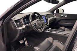 musta Volvo XC60 2021 kuva 7.