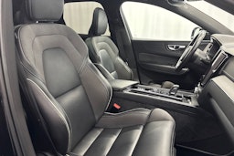 musta Volvo XC60 2021 kuva 14.