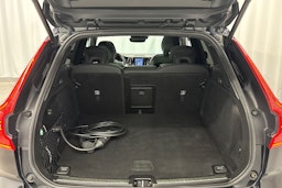 musta Volvo XC60 2021 kuva 15.