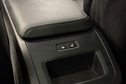 musta Volvo XC60 2021 kuva 18.
