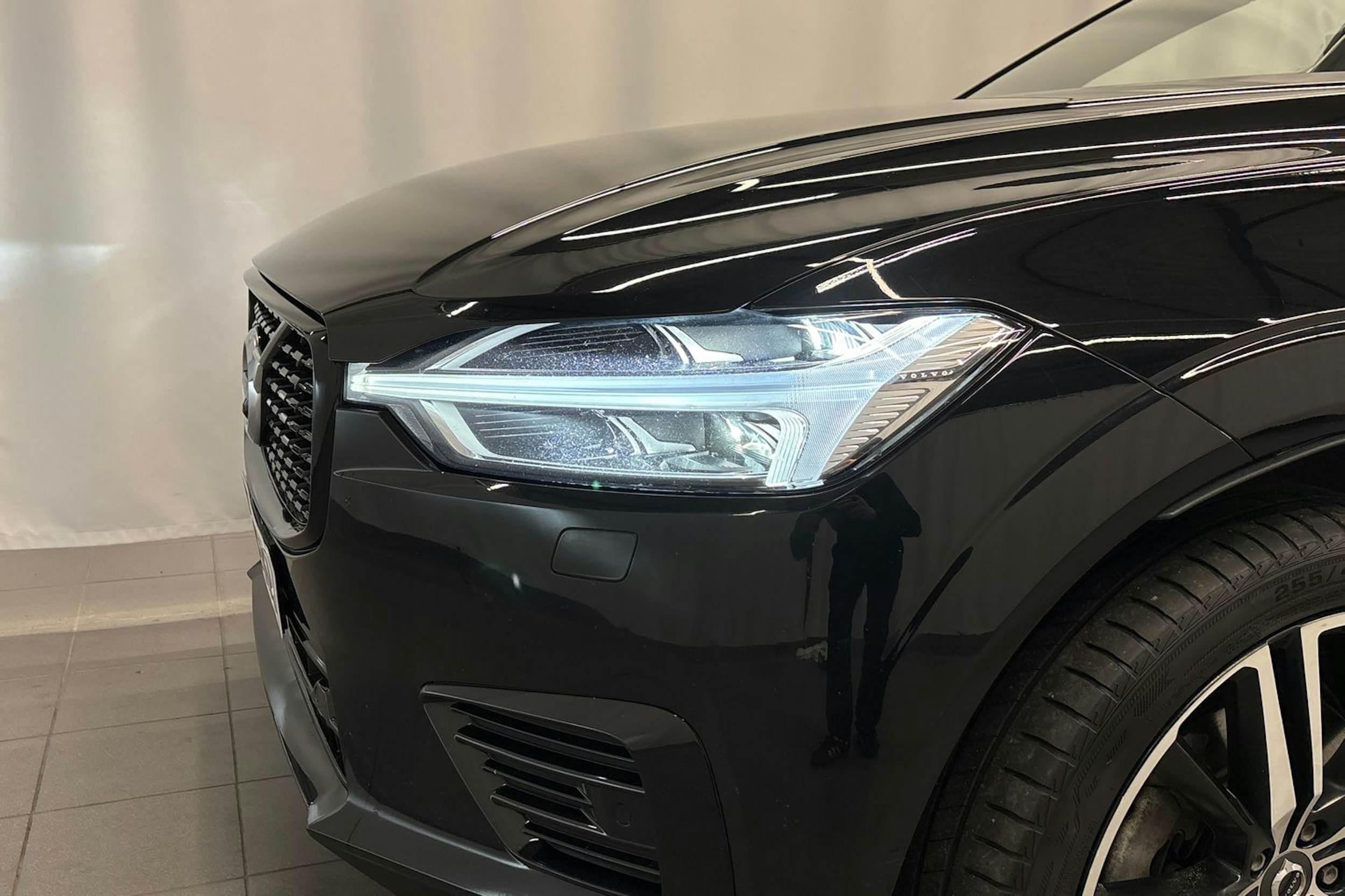 musta Volvo XC60 2021 kuva 29.