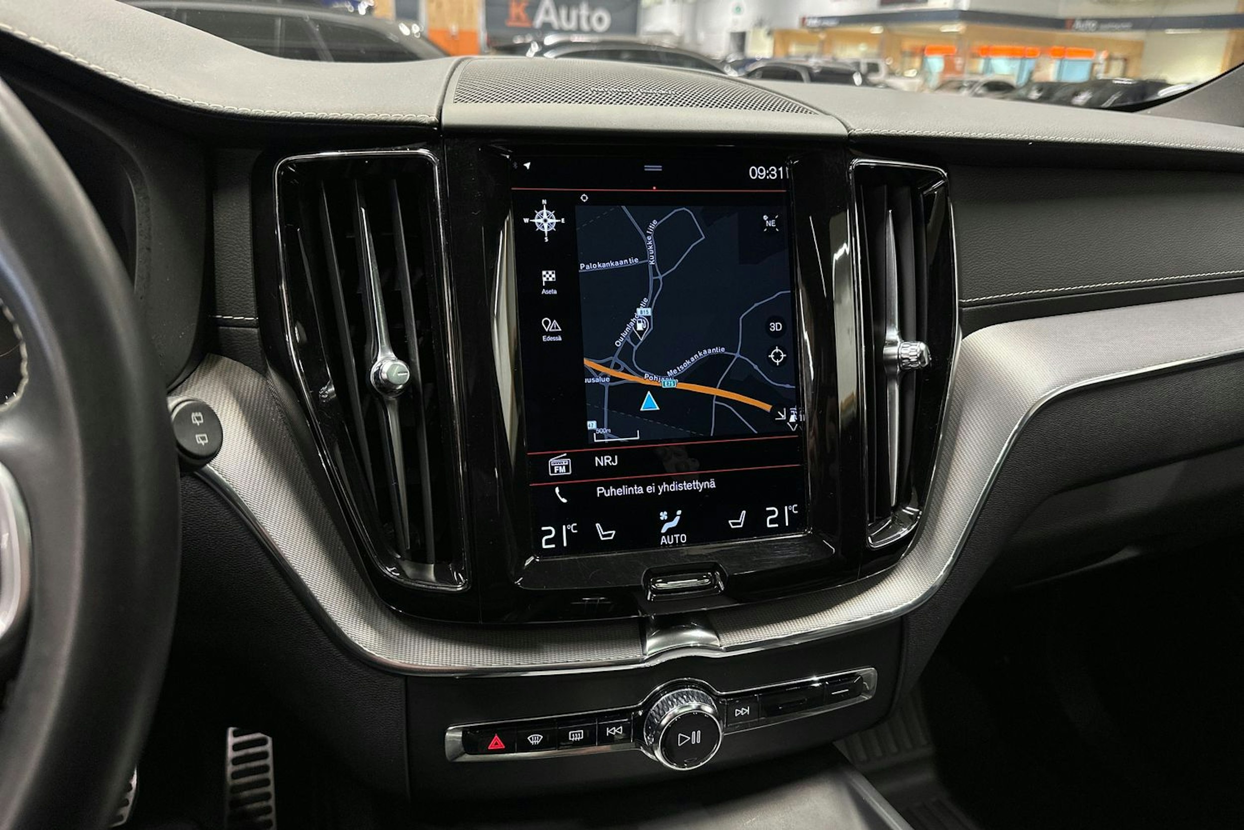 harmaa Volvo XC60 2021 kuva 23.