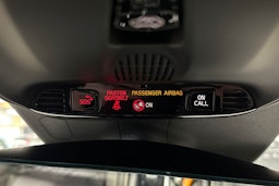 harmaa Volvo XC60 2021 kuva 26.