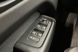 harmaa Volvo XC60 2021 kuva 32.