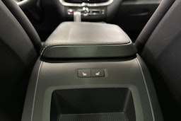 harmaa Volvo XC60 2021 kuva 33.