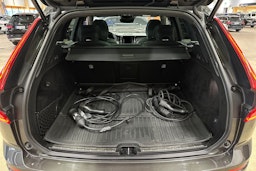 harmaa Volvo XC60 2021 kuva 34.