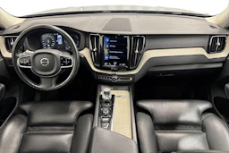 musta Volvo XC60 2021 kuva 7.