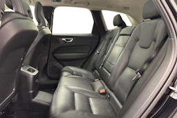 musta Volvo XC60 2021 kuva 8.