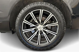 musta Volvo XC60 2021 kuva 9.