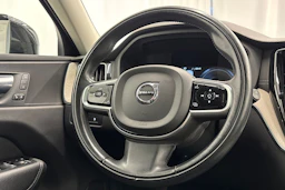 musta Volvo XC60 2021 kuva 14.