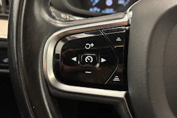 musta Volvo XC60 2021 kuva 15.