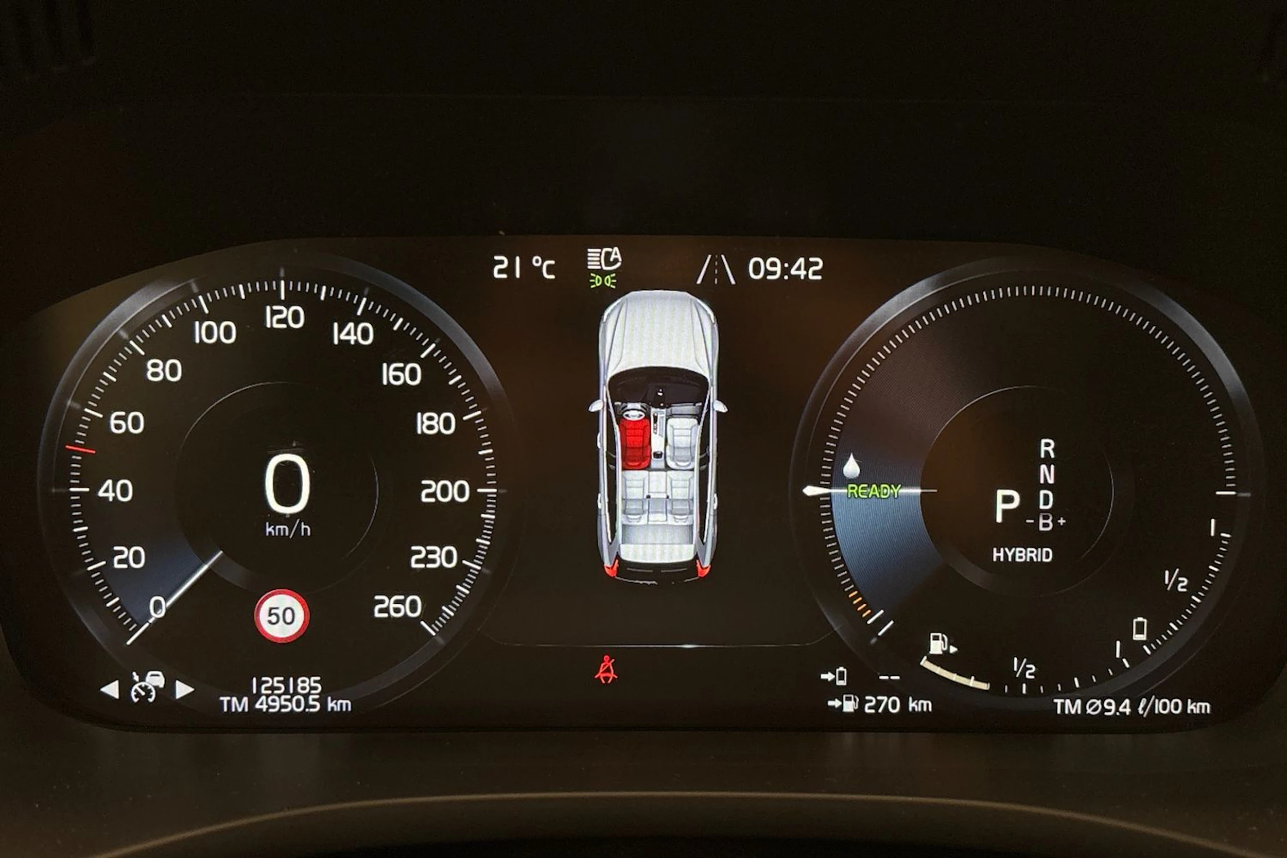 musta Volvo XC60 2021 kuva 17.