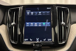 musta Volvo XC60 2021 kuva 19.