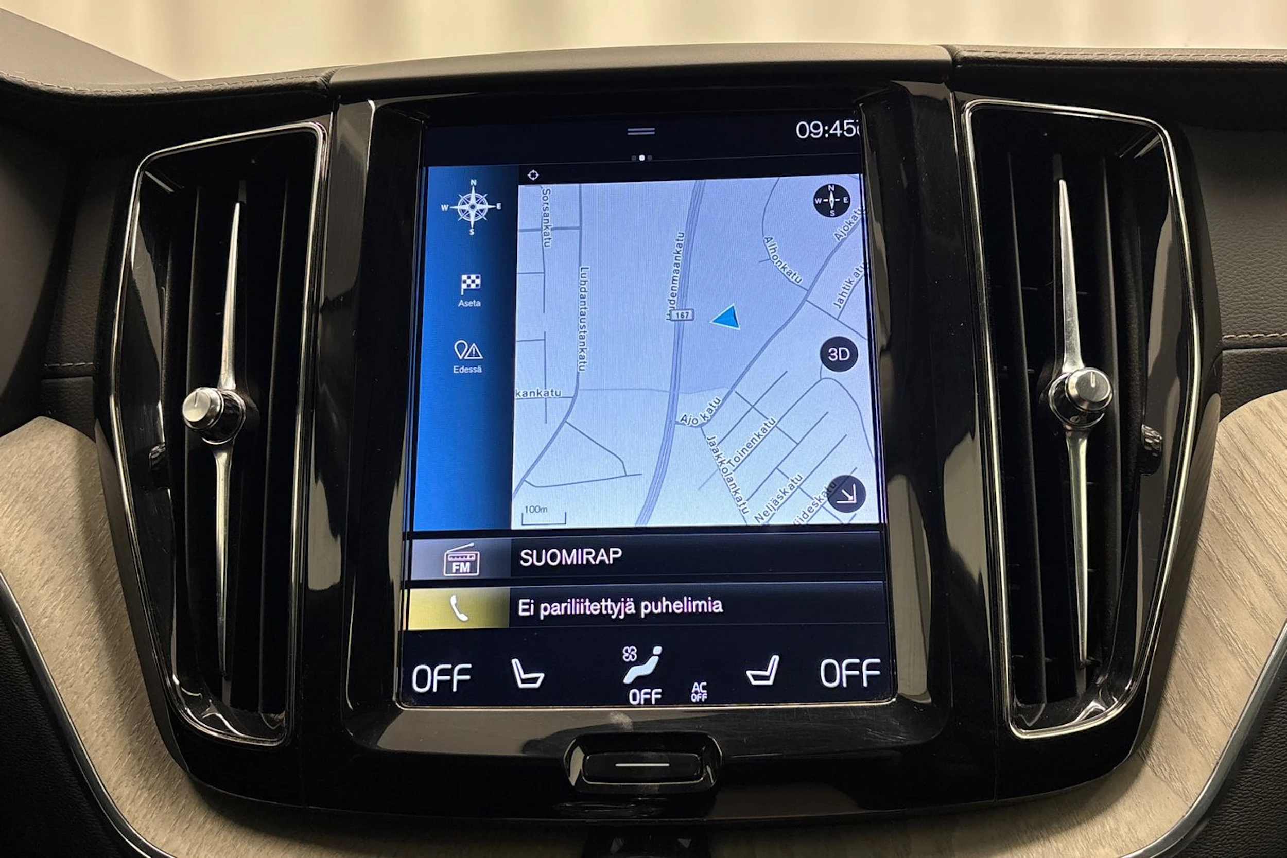 musta Volvo XC60 2021 kuva 21.