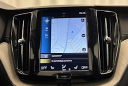 musta Volvo XC60 2021 kuva 21.