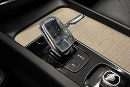 musta Volvo XC60 2021 kuva 23.