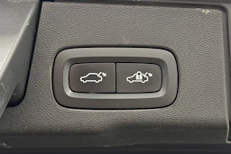 musta Volvo XC60 2021 kuva 26.