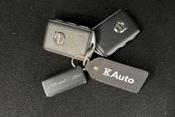 musta Volvo XC60 2021 kuva 28.