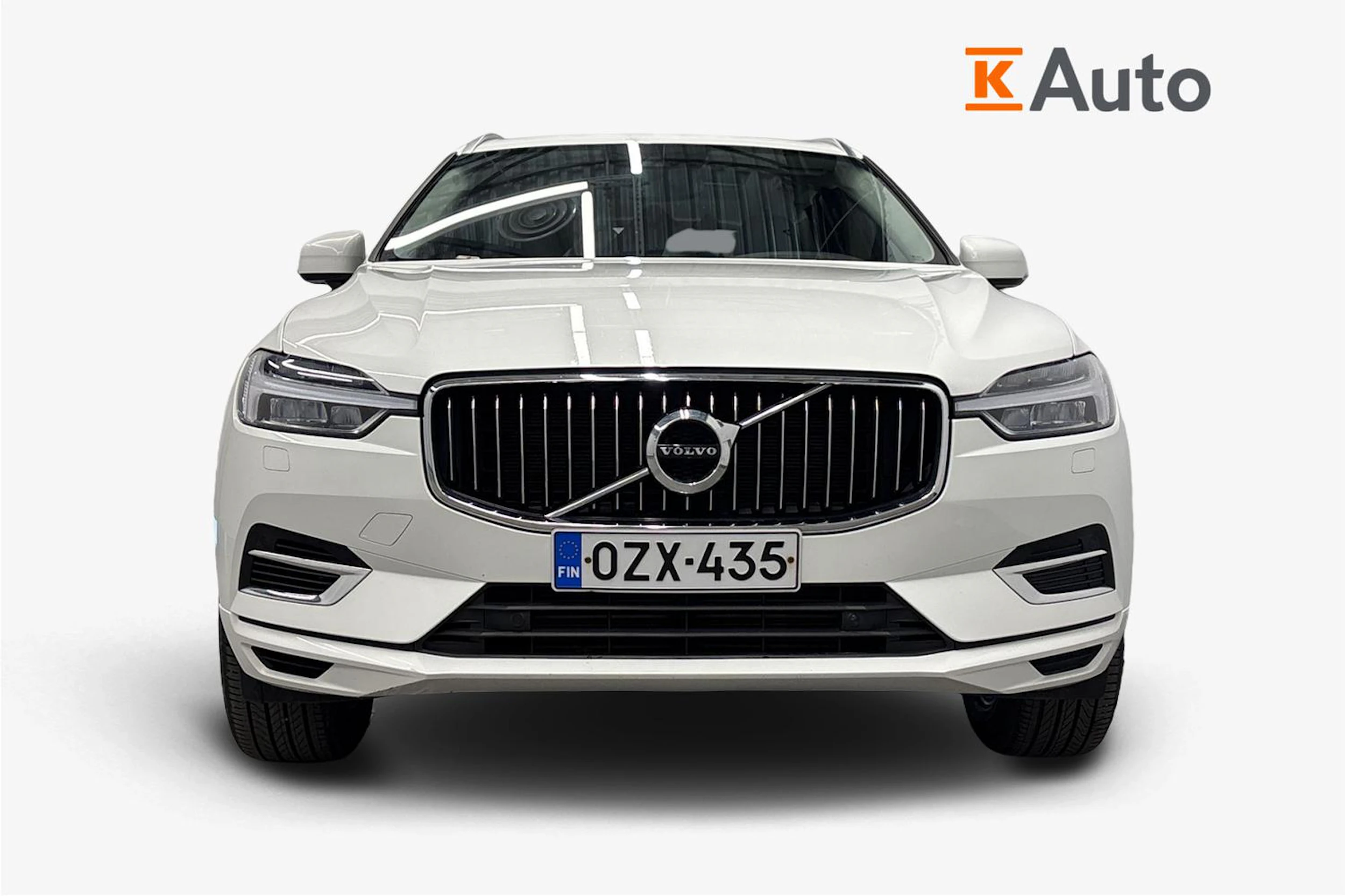 valkoinen Volvo XC60 2021 kuva 5.
