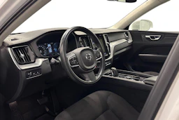 valkoinen Volvo XC60 2021 kuva 8.