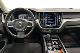 valkoinen Volvo XC60 2021 kuva 9.