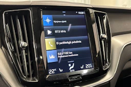 valkoinen Volvo XC60 2021 kuva 29.