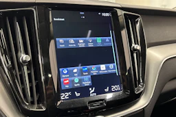 valkoinen Volvo XC60 2021 kuva 31.