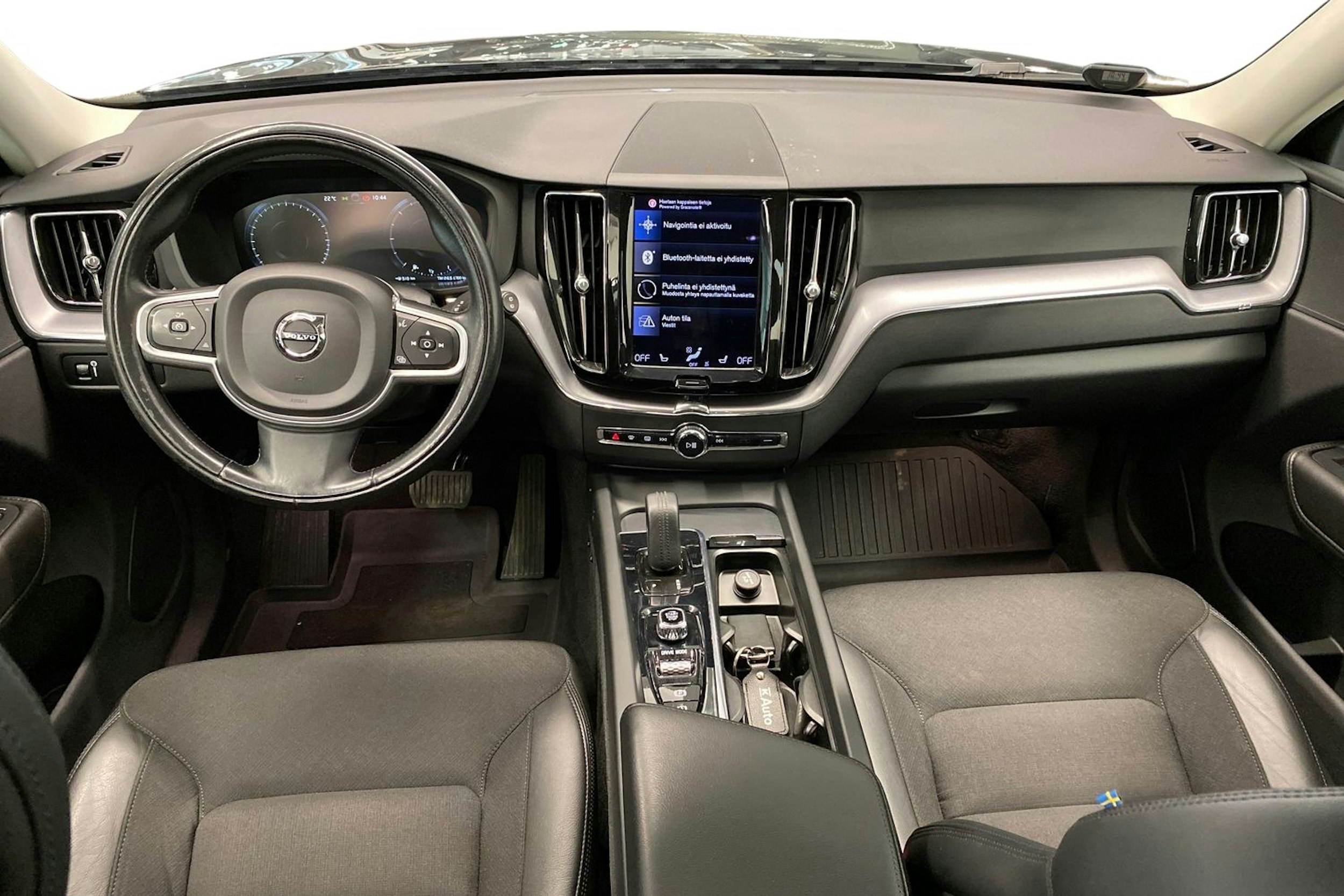 musta Volvo XC60 2021 kuva 9.