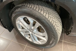 musta Volvo XC60 2021 kuva 13.