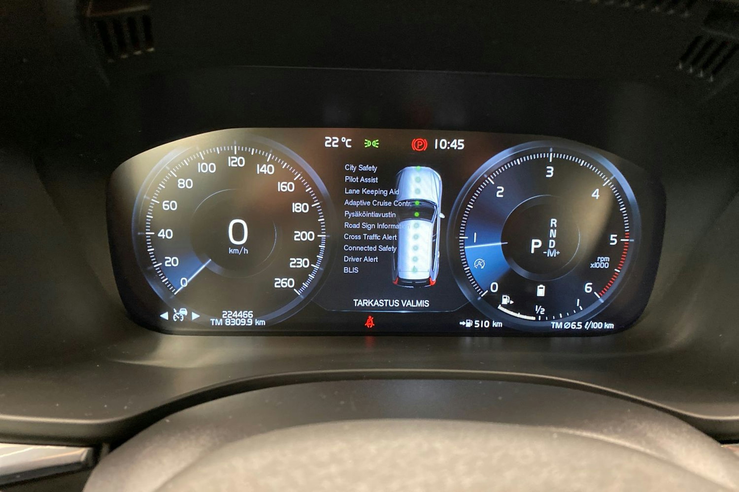 musta Volvo XC60 2021 kuva 14.