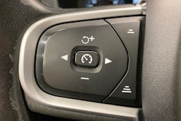 musta Volvo XC60 2021 kuva 15.
