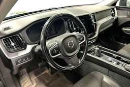 musta Volvo XC60 2021 kuva 3.