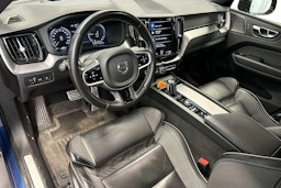 sininen Volvo XC60 2021 kuva 3.