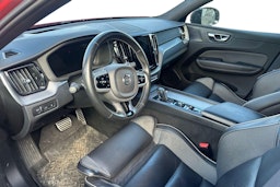 Punainen Volvo XC60 2021 kuva 3.