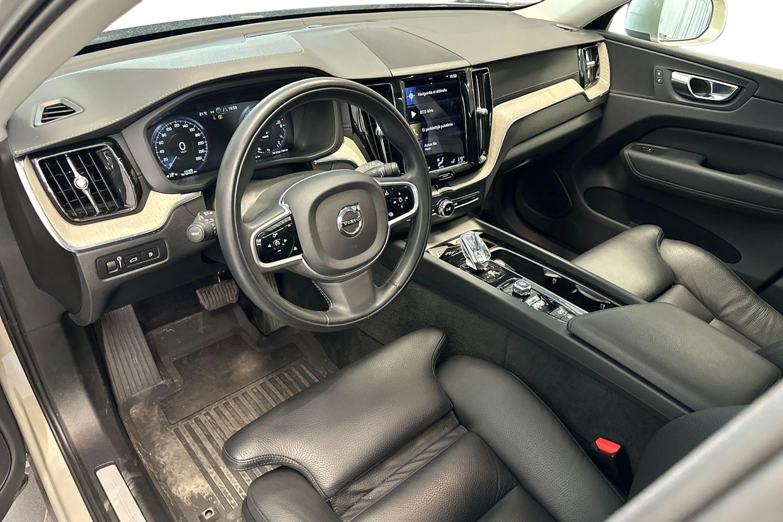 ruskea (beige) Volvo XC60 2021 kuva 3.