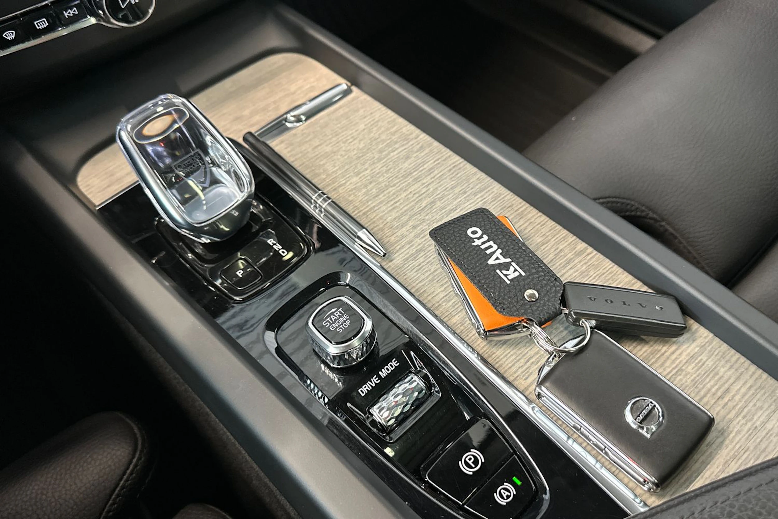 ruskea (beige) Volvo XC60 2021 kuva 24.