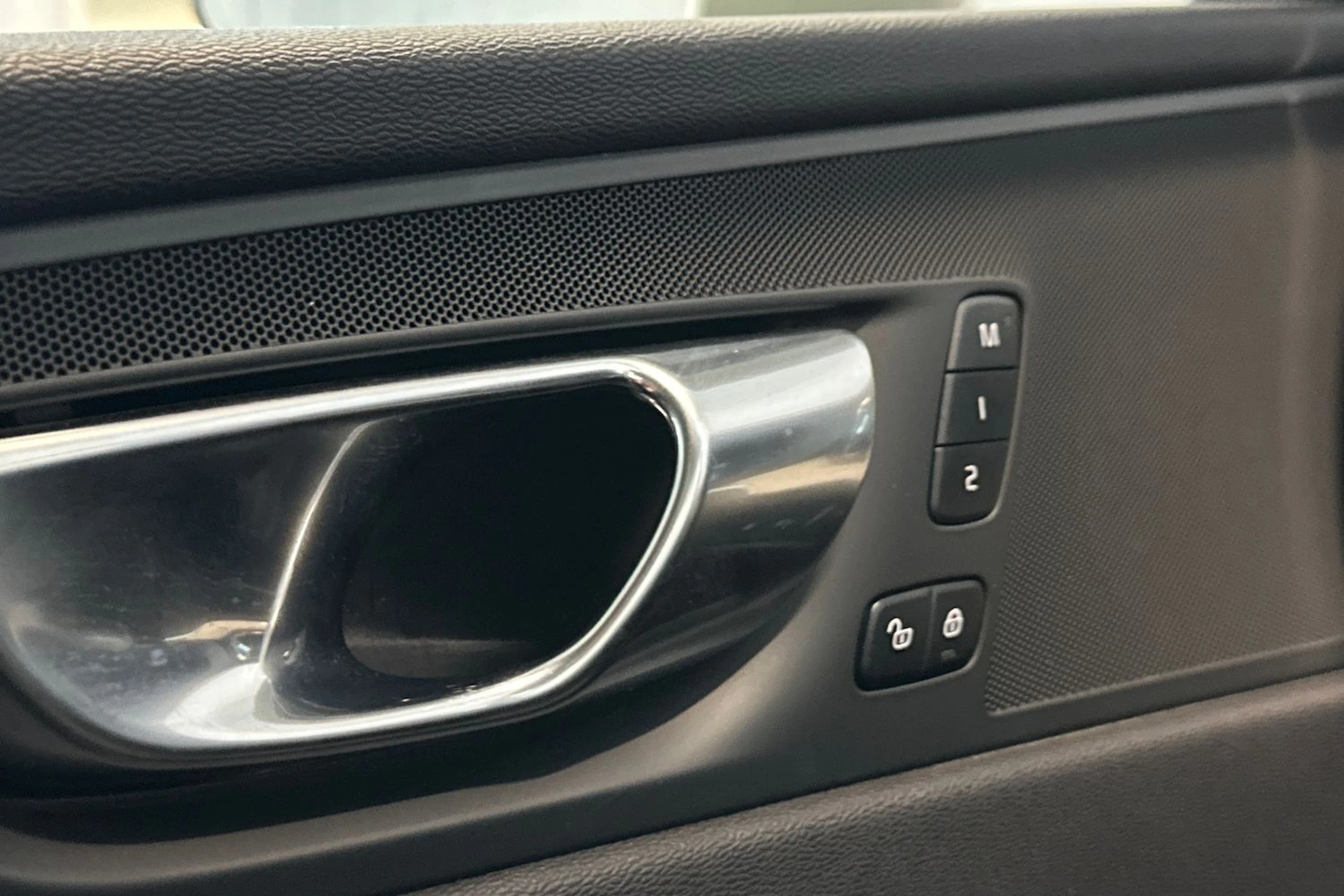ruskea (beige) Volvo XC60 2021 kuva 25.
