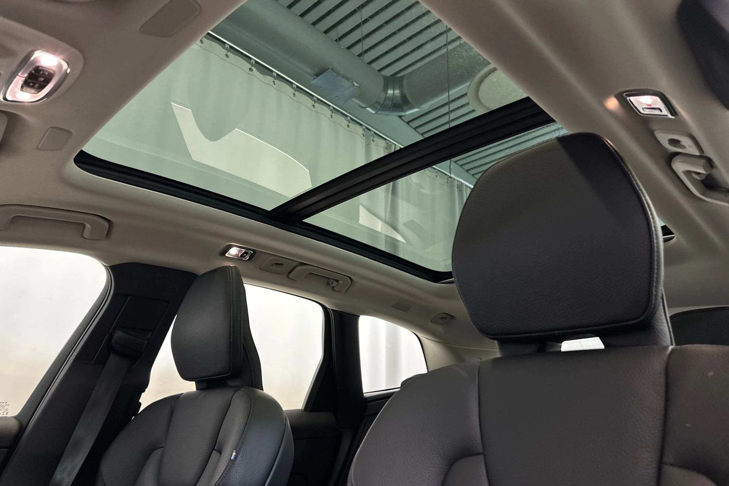 ruskea (beige) Volvo XC60 2021 kuva 26.