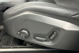 ruskea (beige) Volvo XC60 2021 kuva 27.