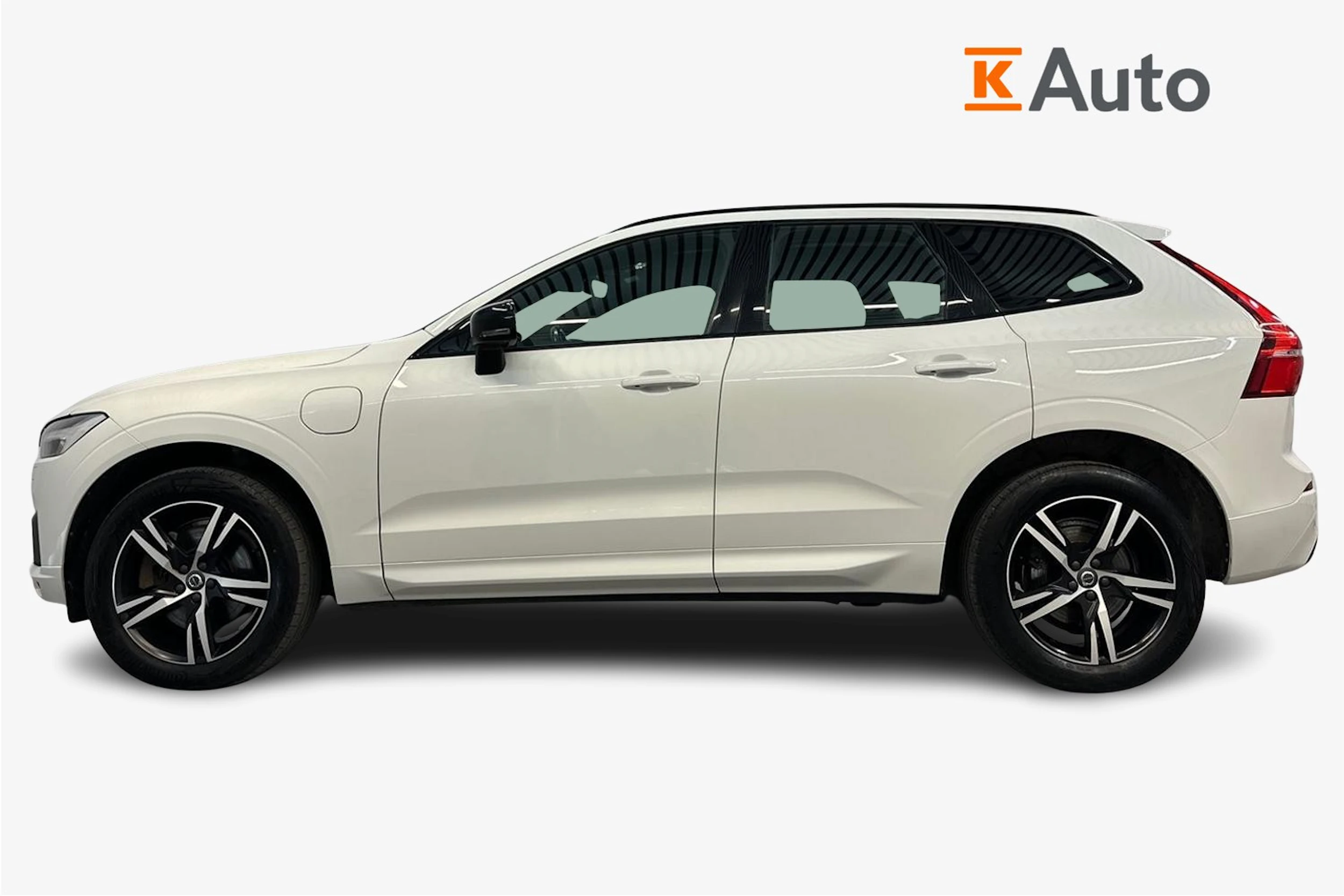valkoinen Volvo XC60 2021 kuva 7.