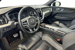 valkoinen Volvo XC60 2021 kuva 8.