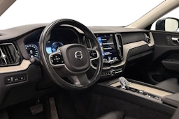 Sininen Volvo XC60 2021 kuva 7.