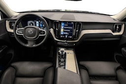 Sininen Volvo XC60 2021 kuva 9.
