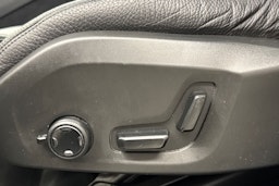 Sininen Volvo XC60 2021 kuva 13.