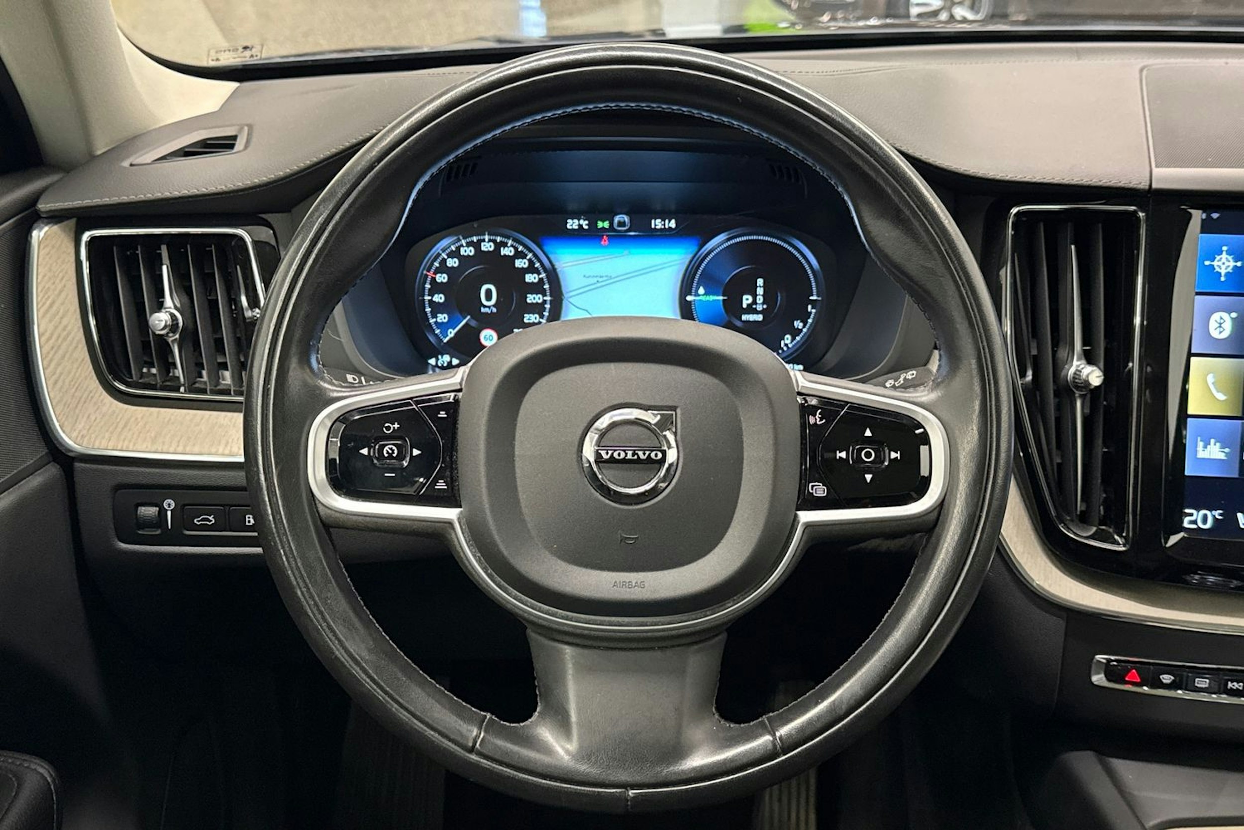 Sininen Volvo XC60 2021 kuva 14.