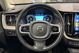 Sininen Volvo XC60 2021 kuva 14.