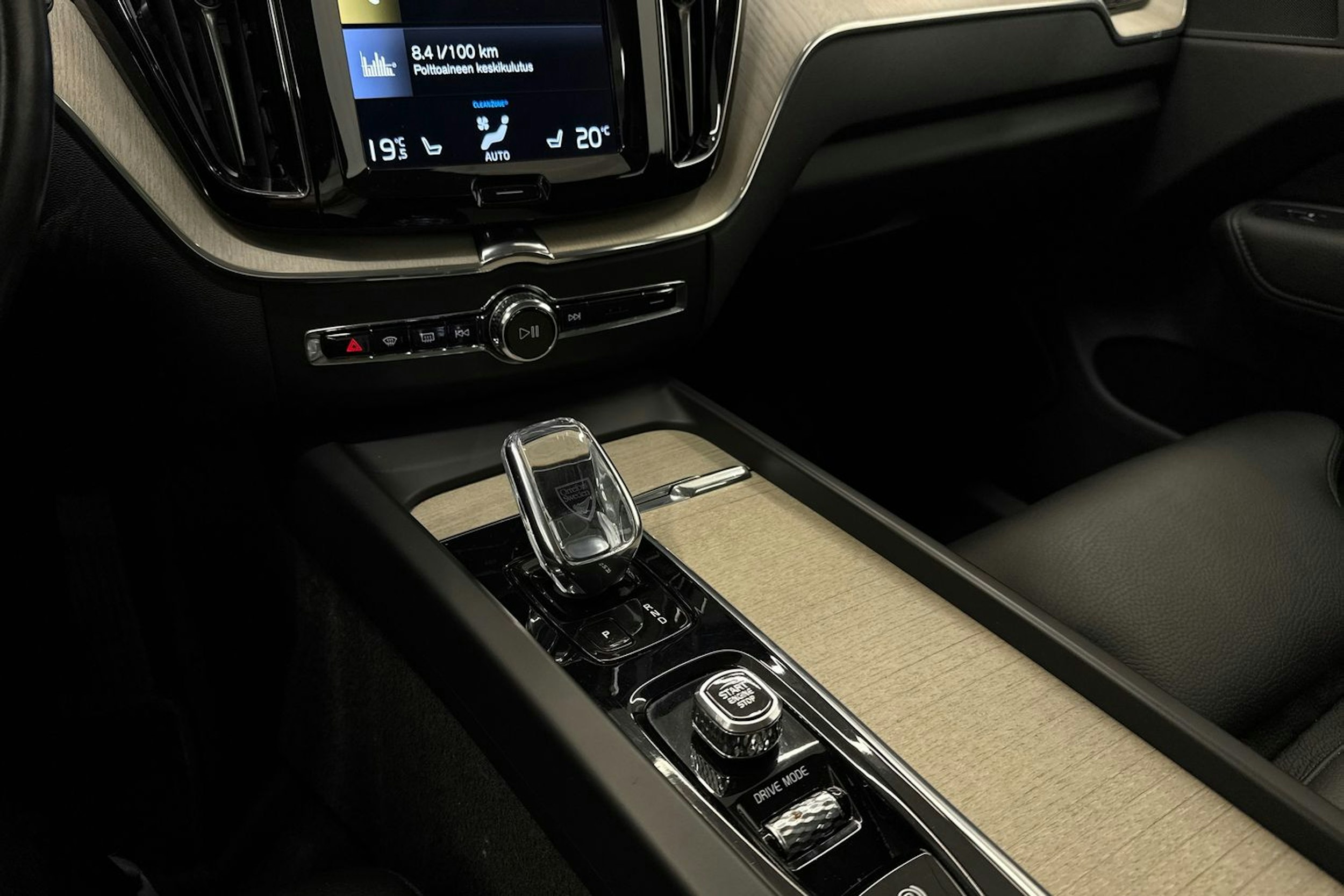 Sininen Volvo XC60 2021 kuva 20.
