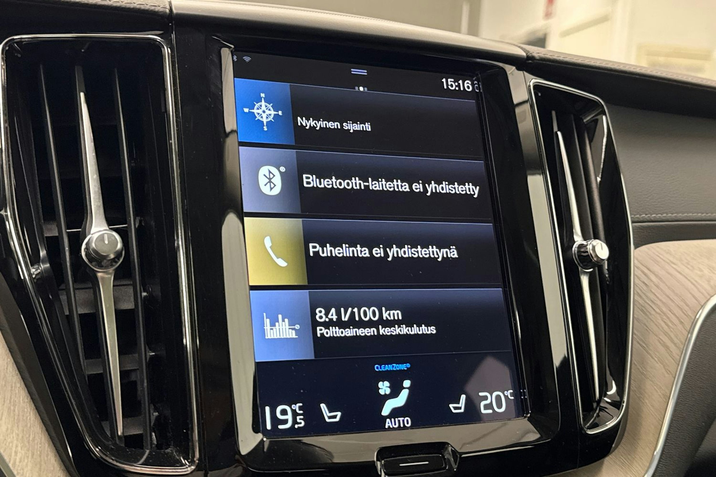 Sininen Volvo XC60 2021 kuva 23.